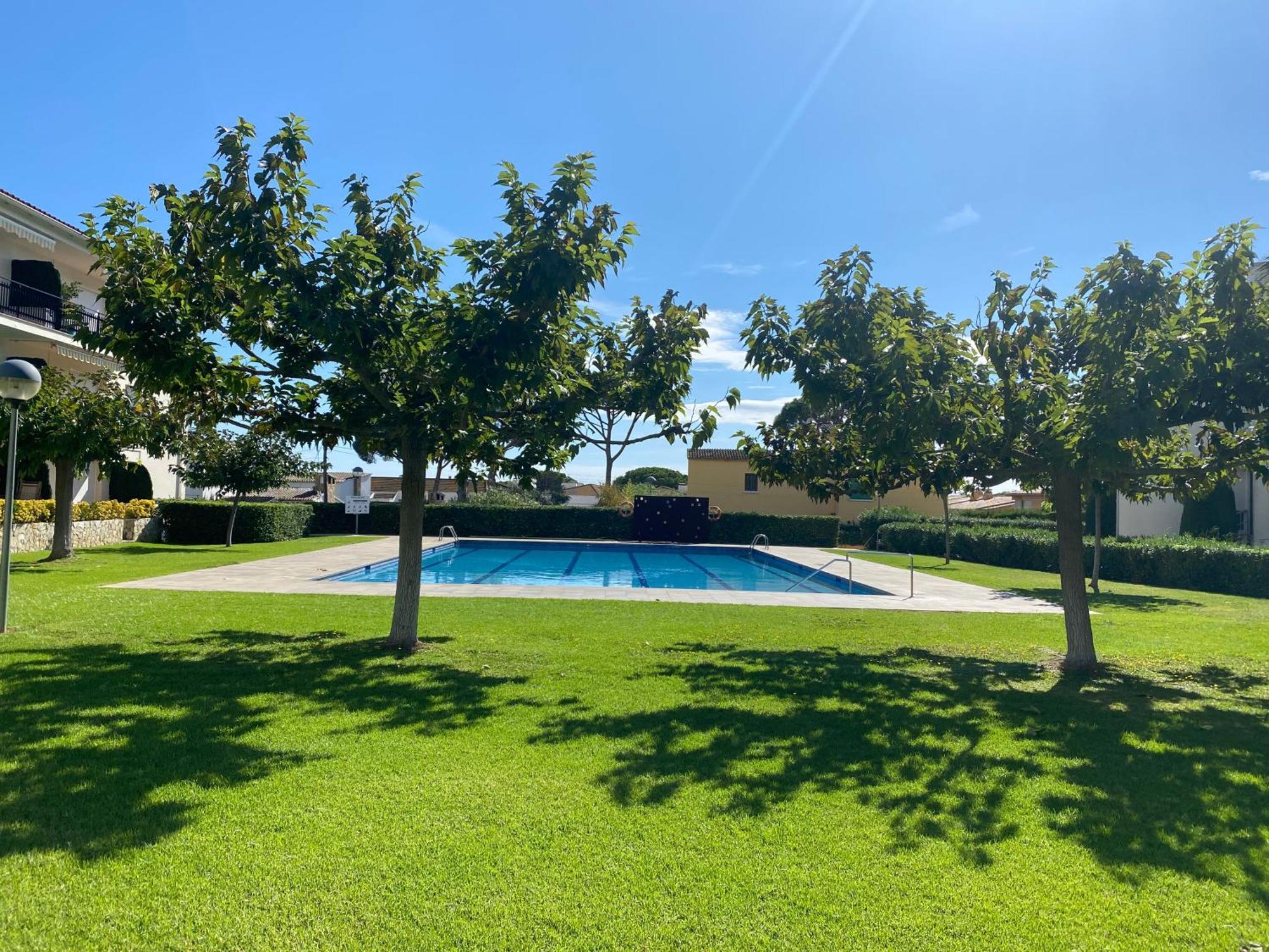 Apartament Amb Piscina I Aparcament - Baixos Amb Jardinet كاليلا دو بالافروجيل المظهر الخارجي الصورة